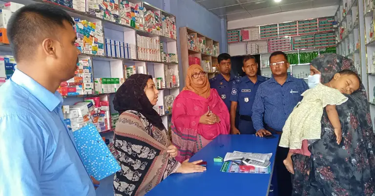 ভ্রাম্যমাণ আদালতের অভিযানে ‘ভুয়া’ চিকিৎসকে জরিমানা